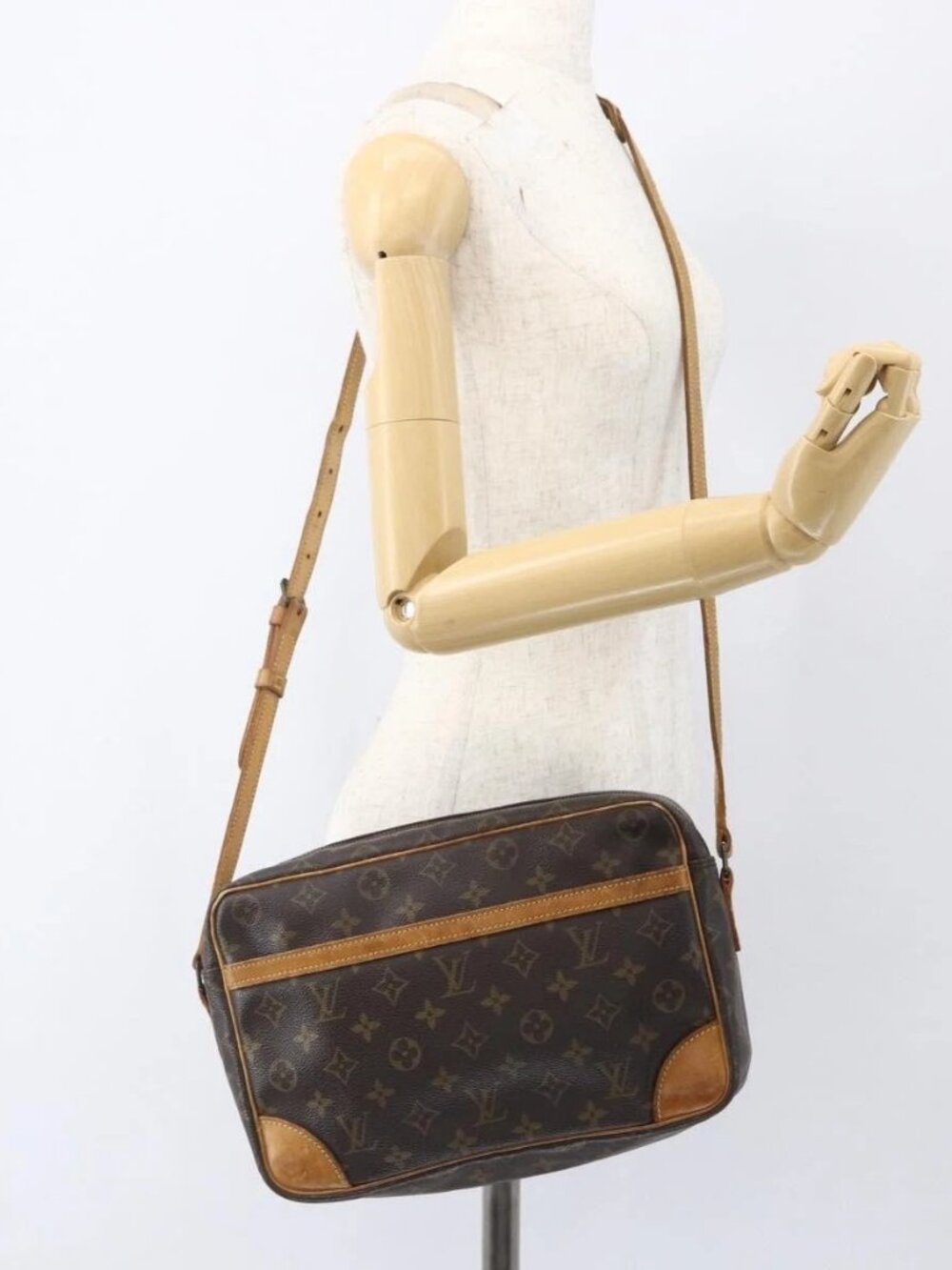 LOUIS VUITTON Monogram Trocadero 30 Shoulder Bag M51272 LV Auth BA9387
